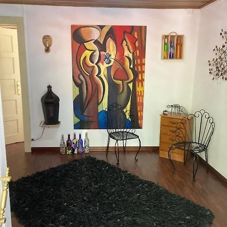 Daire A Casa Da Rapariga De Cabelo Azul *