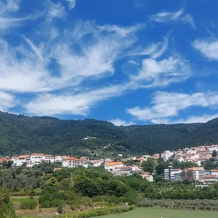 Daire A Casa Da Rapariga De Cabelo Azul