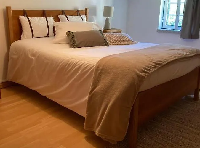 A Casa Da Rapariga De Cabelo Azul * Manteigas